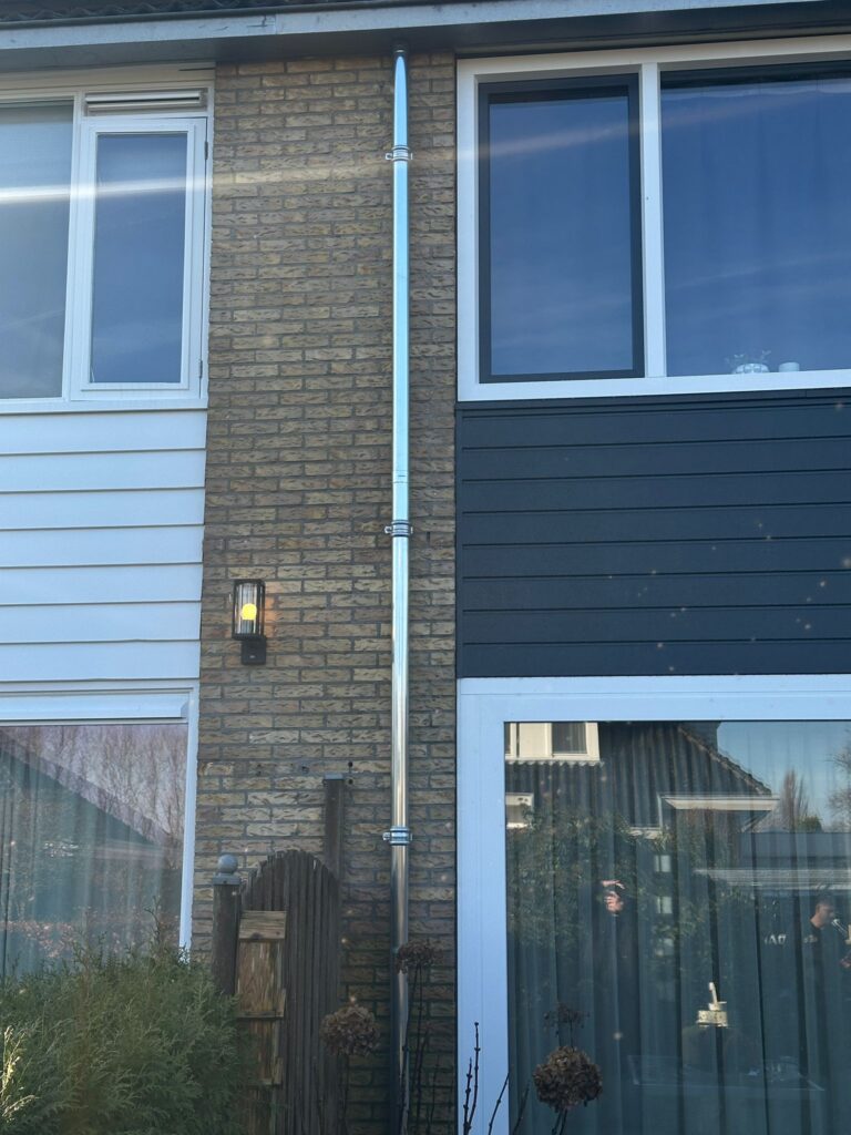 Pvc-hemelwaterafvoer-vervangen-zinken-hemelwaterafvoer-Assendelft