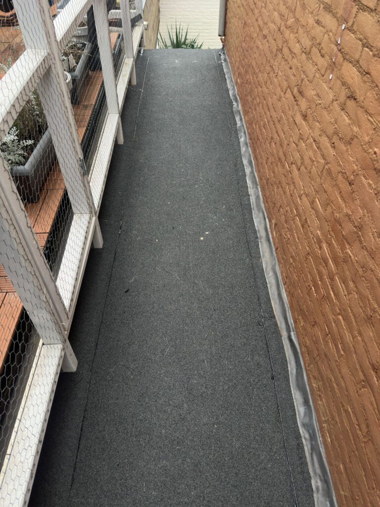 EPDM verwijderen en dak 2-laags opbouwen IJmuiden | DB Dakwerken
